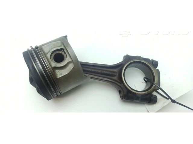 Píst 11004 Mercedes-Benz S W116 pro benzínový motor 2.8