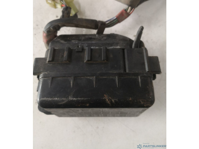 Блок предохранителей 8266187401 Daihatsu Terios