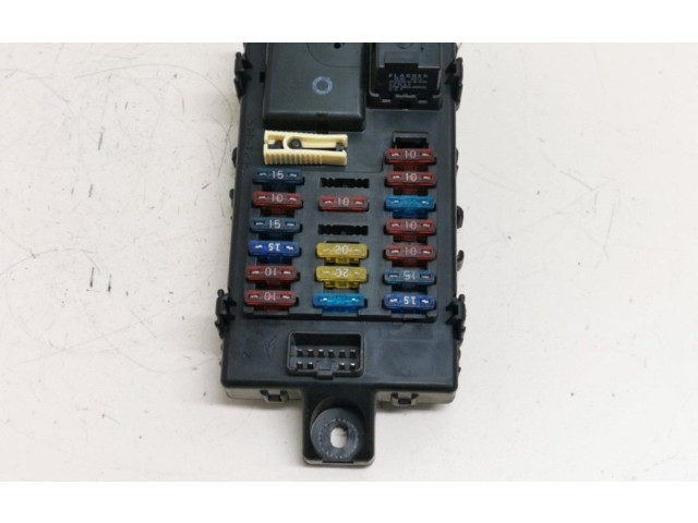 Блок предохранителей Daihatsu YRV