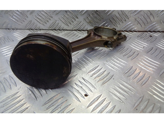 Píst Volkswagen PASSAT B5.5