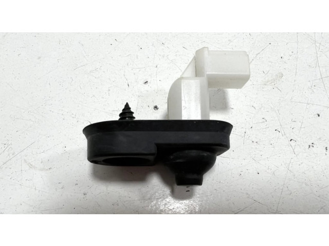 Передний датчик открытия / закрытия двери (крыло)