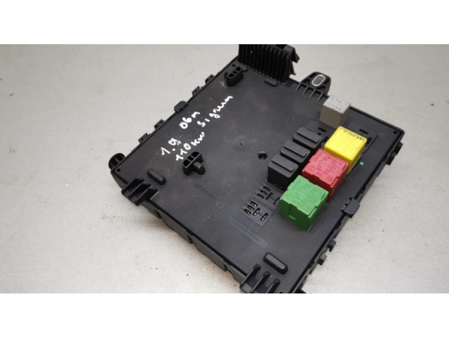 Pojistková skříňka 13205781 Opel Vectra C 2006