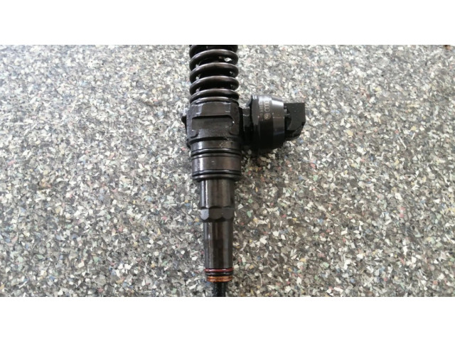 Vstřikovač 070130073RX Volkswagen Transporter - Caravelle T5 pro naftový motor 2.5 BNZ