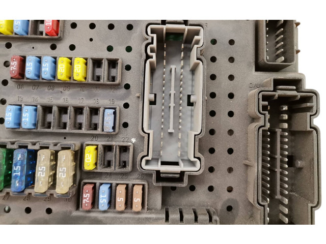 Блок предохранителей 8676391, 12217799 Volvo XC90