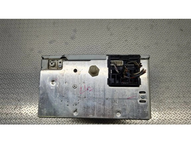 Радио/ проигрыватель CD/DVD / навигация