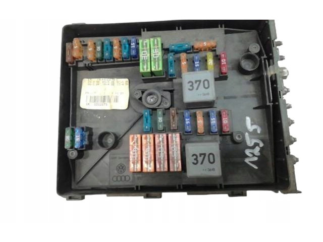 Блок предохранителей  1K1312271   Volkswagen Jetta V    