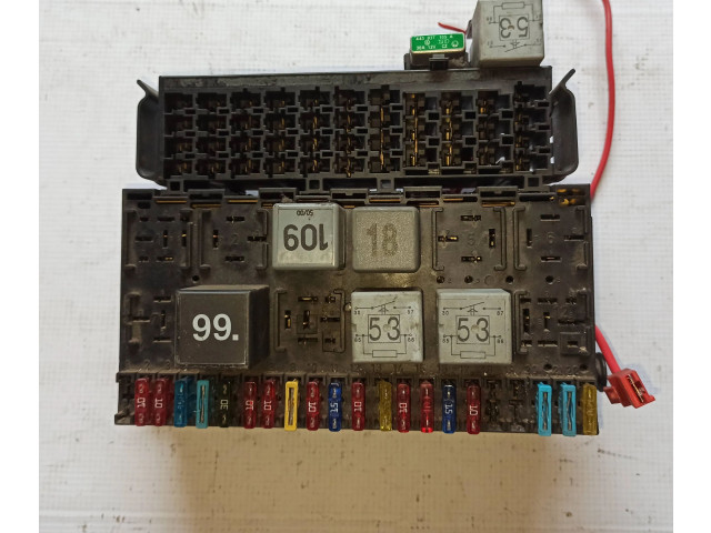 Блок предохранителей  357937039   Volkswagen Transporter - Caravelle T4    