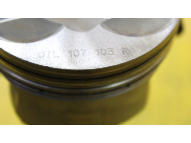 Píst 07L107103R   Audi A8 S8 D3 4E     