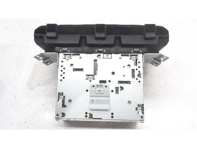 Радио/ проигрыватель CD/DVD / навигация