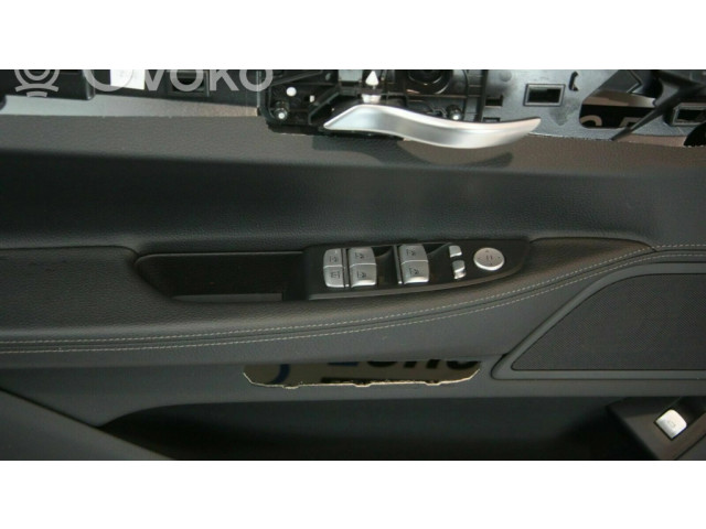 Обшивка передней двери