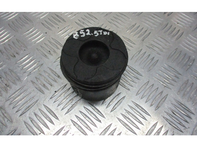 Píst Volkswagen PASSAT B5.5