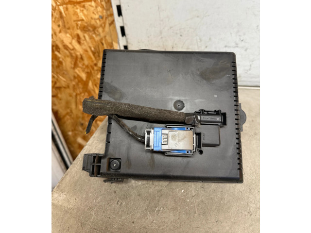 Блок предохранителей 28017881, 30728512   Volvo XC90    