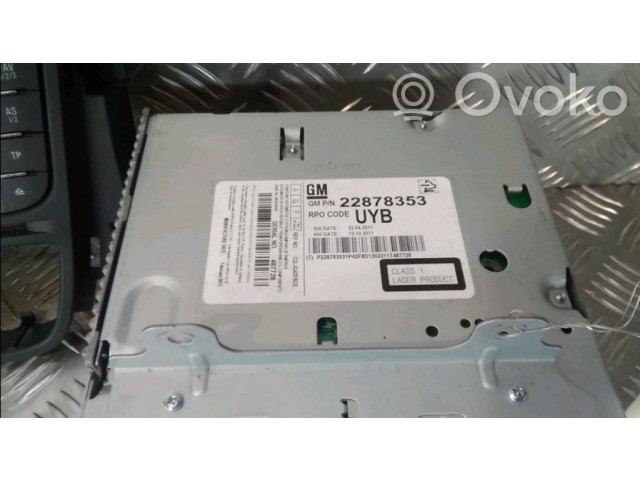 Радио/ проигрыватель CD/DVD / навигация