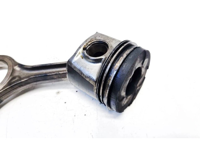 Поршень с шатуном Skoda Superb B5 (3U)