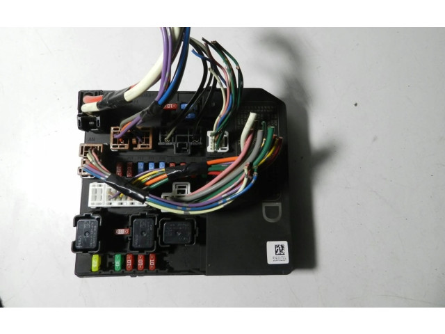 Pojistková skříňka 284B7EB33C Nissan Navara D40 2004