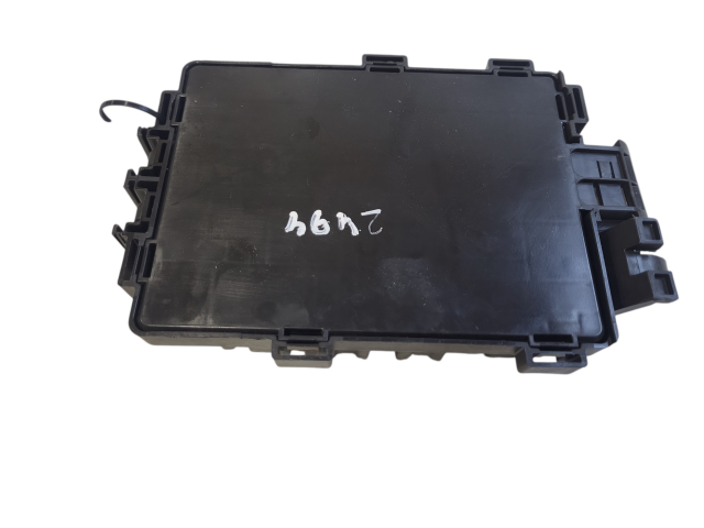 Pojistková skříňka 103440900B Tela Model S 2015