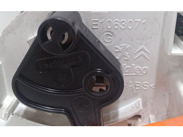 Блок управления климат-контролем E1063071 Peugeot 2008 I