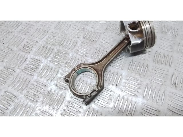 Поршень Kolben mit Pleuel 04ER Volkswagen Jetta USA