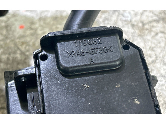 Ручка стеклоочистителей 17D682   Mazda 3 I