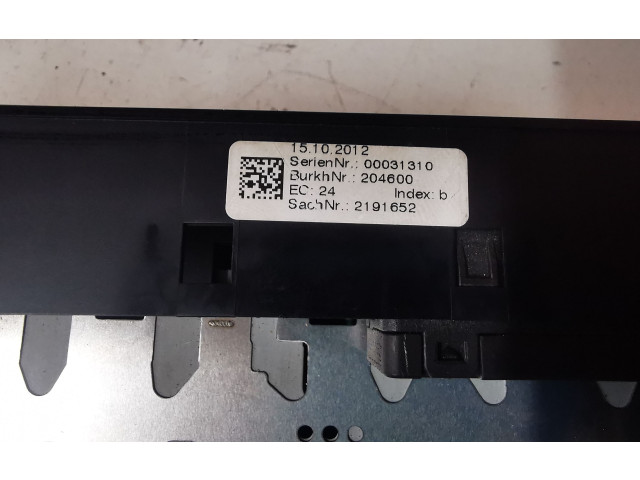 Радио/ проигрыватель CD/DVD / навигация