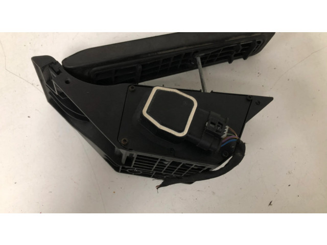 Педаль акселератора