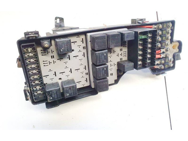 Блок предохранителей  9441606, 9441607   Volvo S80    