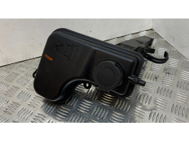 Расширительный бачок охлаждающей жидкости    