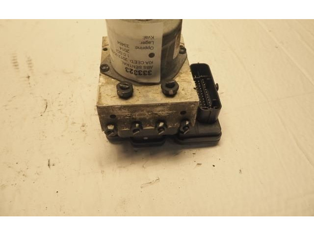 Блок АБС 61589-45200   KIA  Ceed  2012 - 2018 года