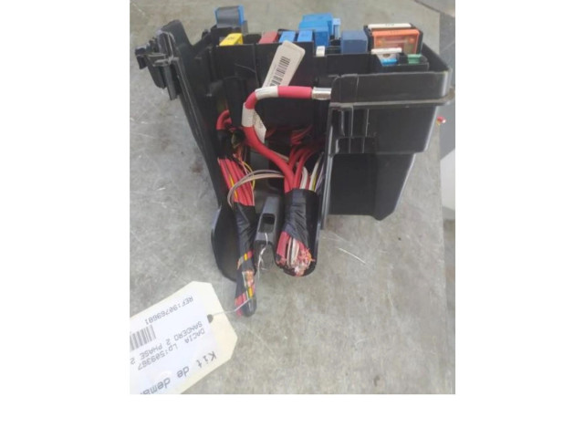 Блок предохранителей 681037125R Dacia Sandero