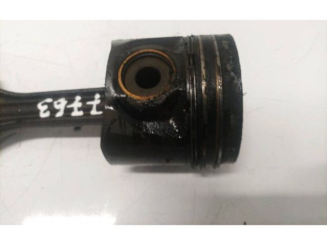 Поршень с шатуном Volkswagen PASSAT B4