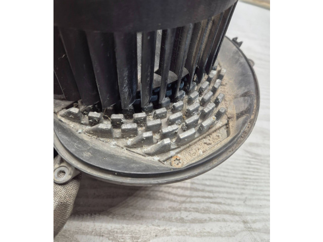 Вентилятор печки    LHD28417, LHD86577   Volvo V70