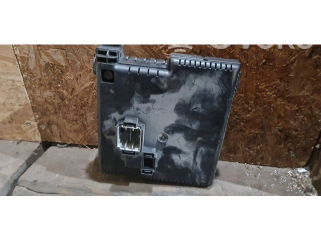 Блок предохранителей 8676391   Volvo XC90    