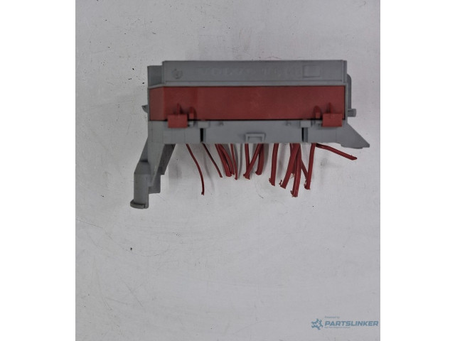 Блок предохранителей 9162439 Volvo S60