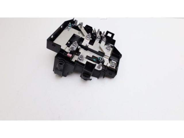 Блок предохранителей  8889877787, 32265898   Lynk & co 01    