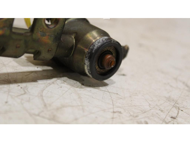 Форсунка 17522AA572, 17523AA452    Subaru Forester SF   