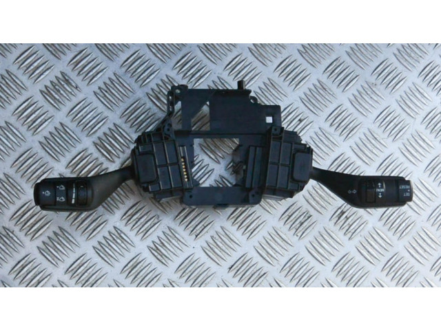 Подрулевой переключатель    Ford Focus