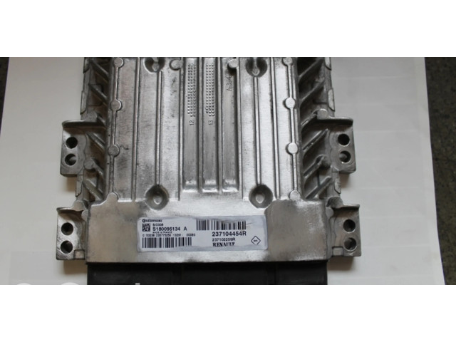 Блок управления двигателя 237104454R, 001-001-011976E Dacia Duster