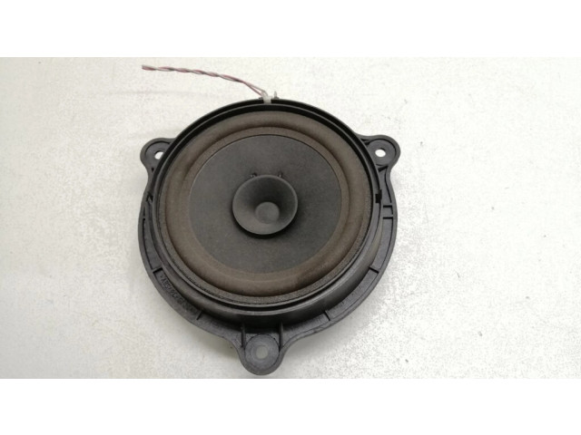 Громкоговоритель (громкоговорители) в передних дверях