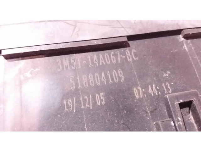 Блок предохранителей 3M5T14A067BC   Ford Focus    