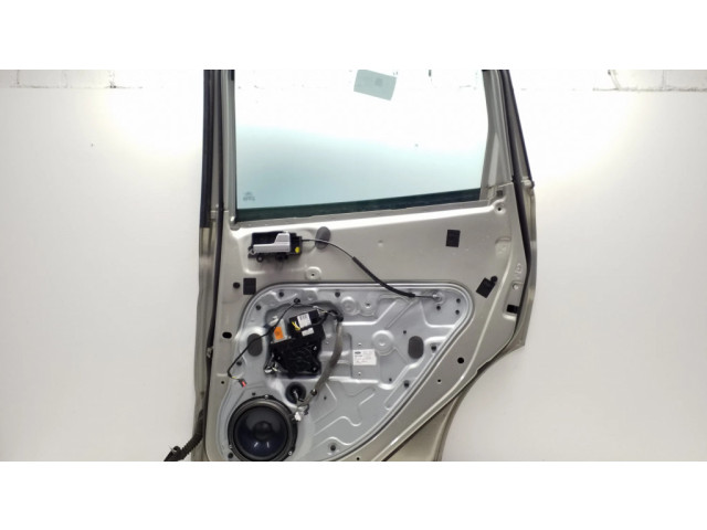 Задняя дверь