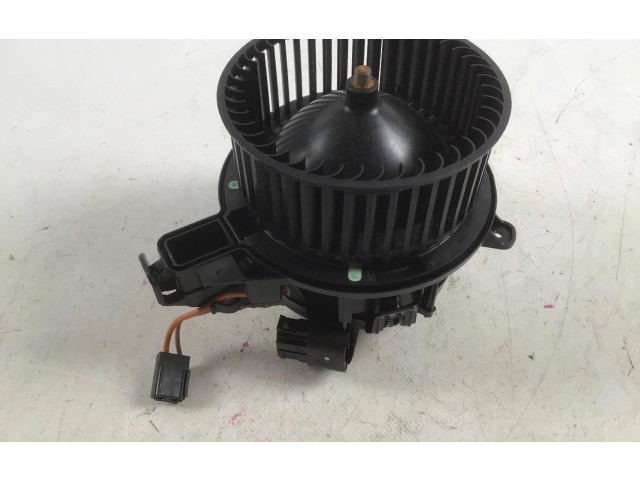 Вентилятор печки 2Q2820021A Audi A1