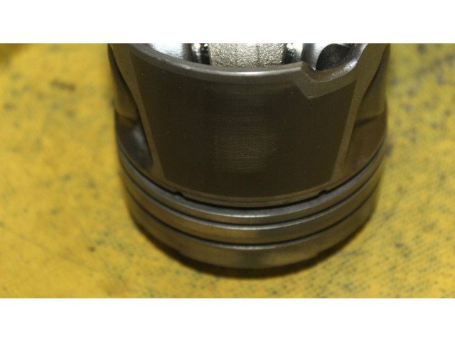 Поршень с шатуном Volvo S60