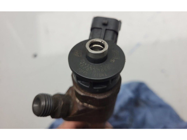 Форсунка 1637131380, 9828959880    Opel Combo E  D15DT(DV5RD) 