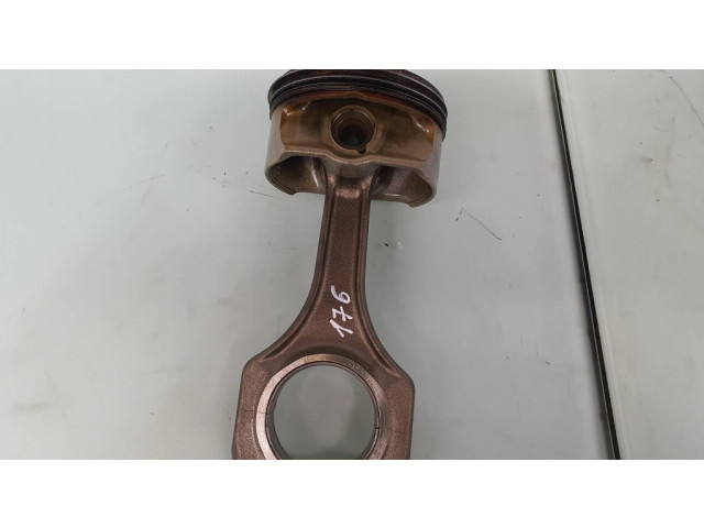 Píst 11257840922, 11247838623 BMW M5 pro benzínový motor 5.0