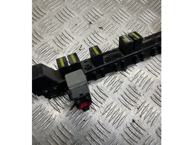 Блок предохранителей A9065460643    Volkswagen Crafter   