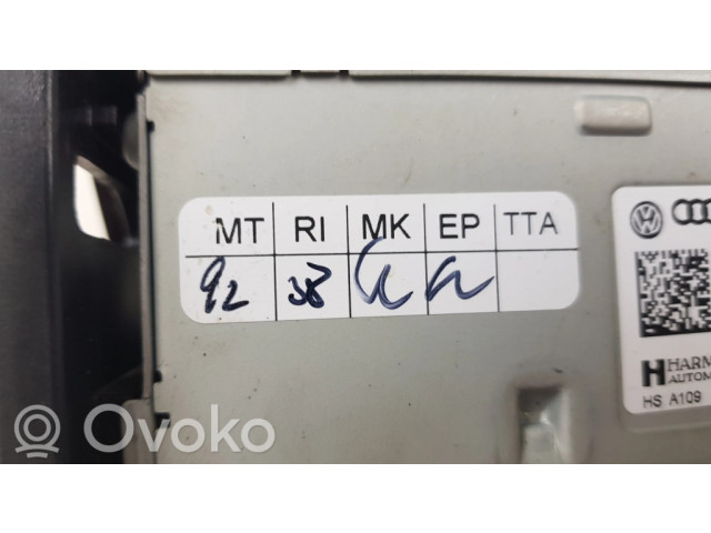 Радио/ проигрыватель CD/DVD / навигация