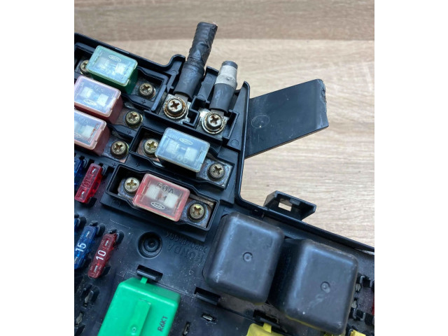 Блок предохранителей YQE102190, 142330031198 Rover 620