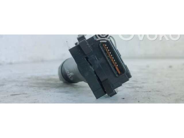 Ручка стеклоочистителей Mitsubishi L200 2006 - 2014 года E532016