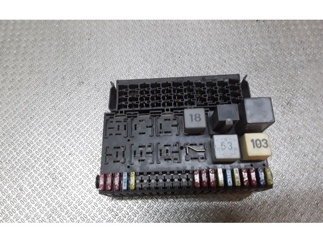 Блок предохранителей 357937039 Volkswagen Transporter - Caravelle T4