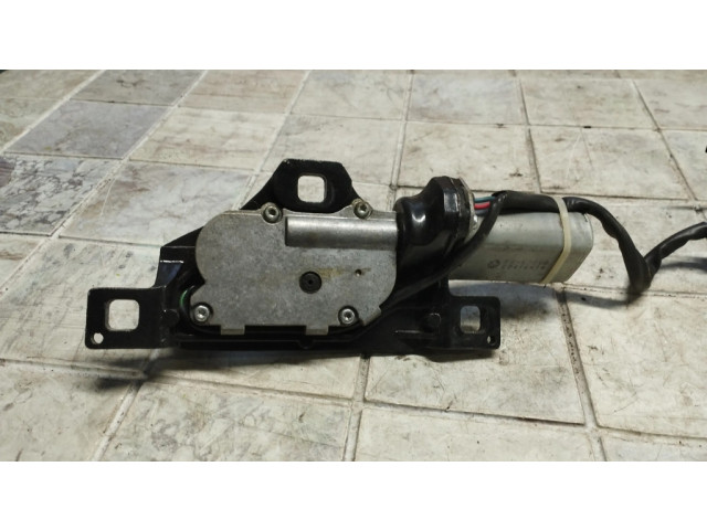 Притягиватель задней крышки